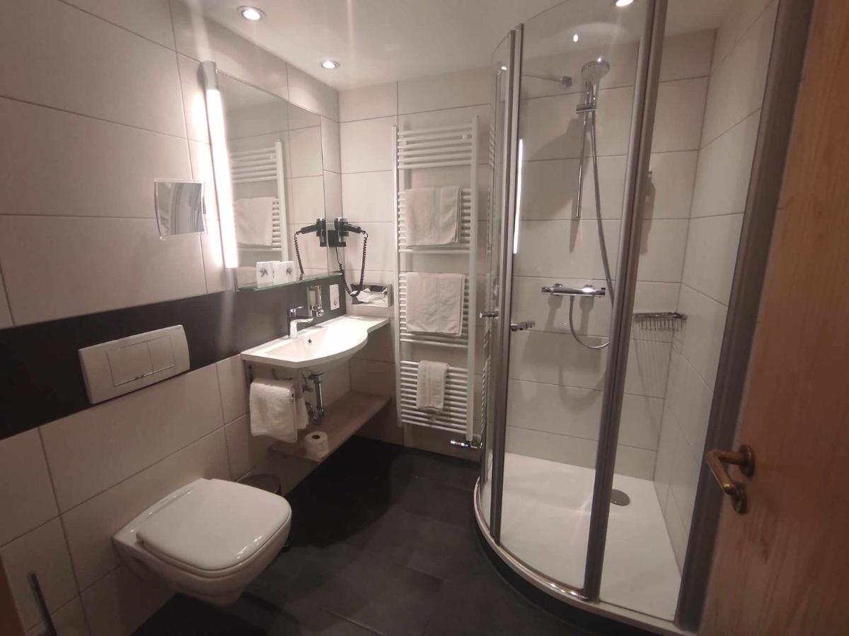 Hotel Gruener Baum Naila Экстерьер фото