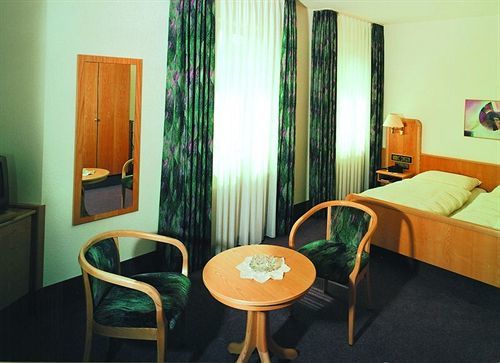 Hotel Gruener Baum Naila Экстерьер фото