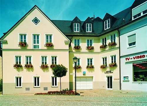 Hotel Gruener Baum Naila Экстерьер фото