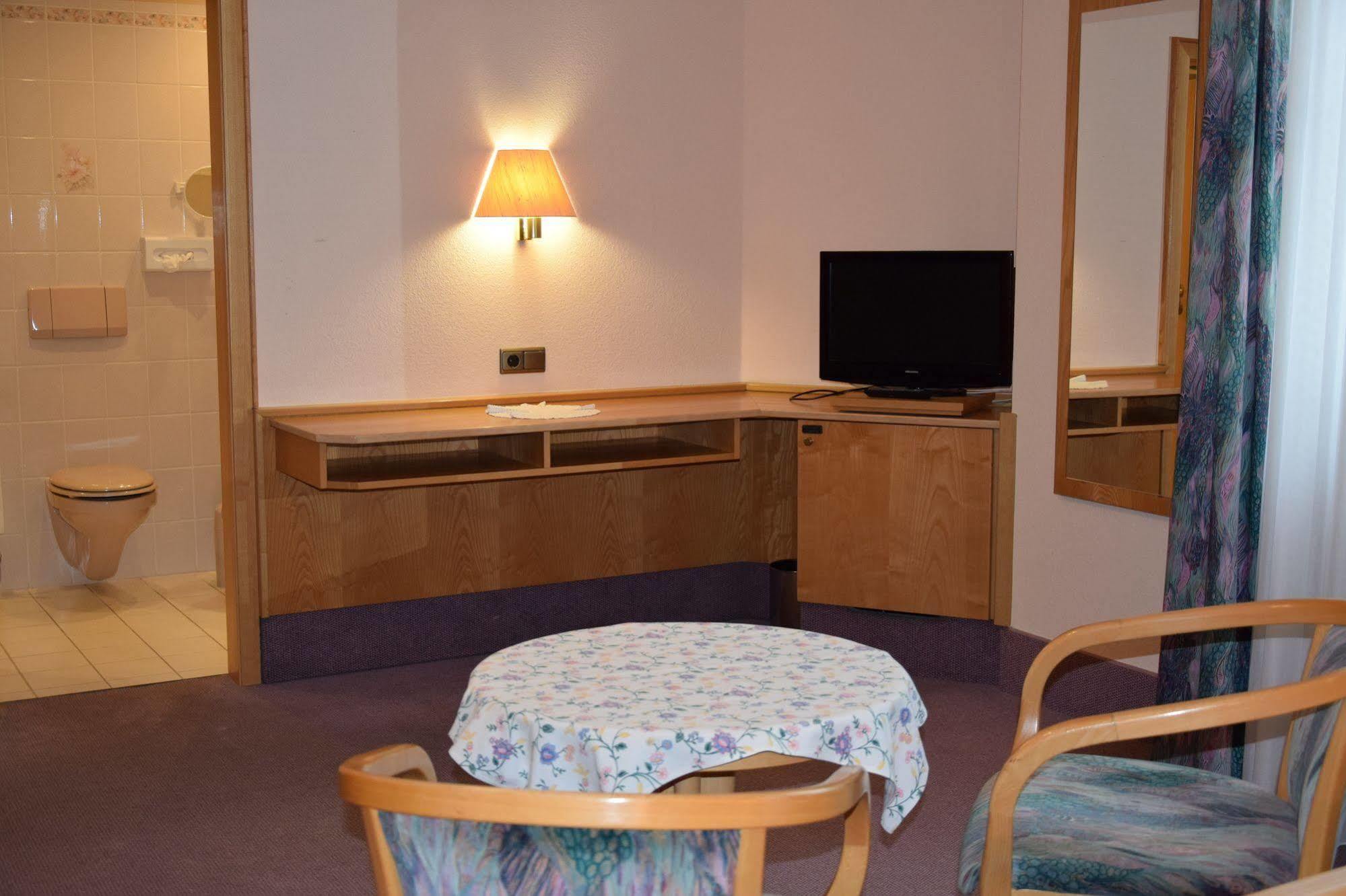 Hotel Gruener Baum Naila Экстерьер фото