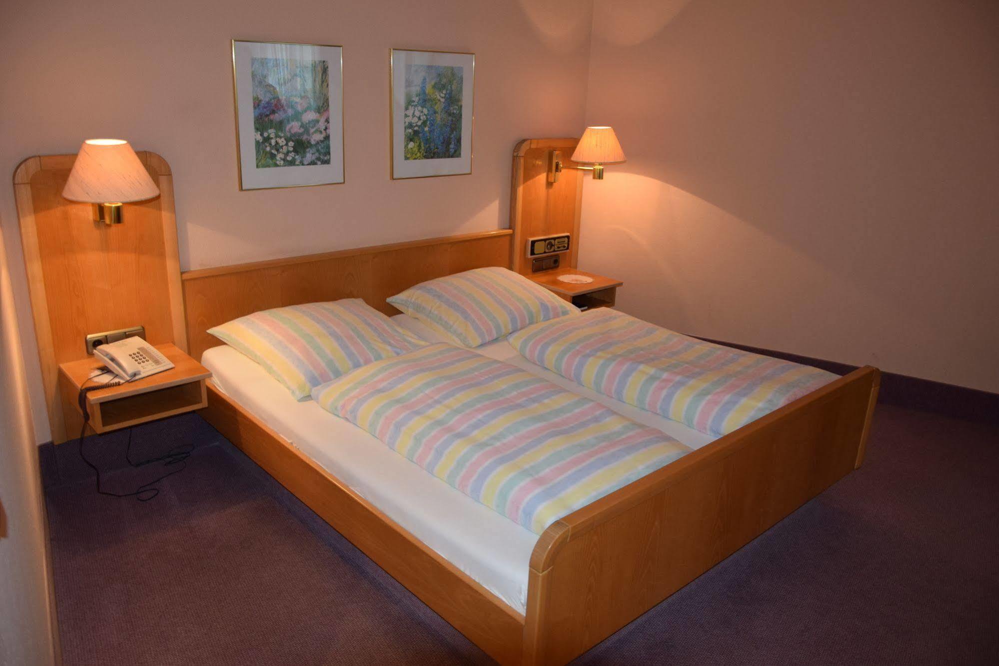 Hotel Gruener Baum Naila Экстерьер фото