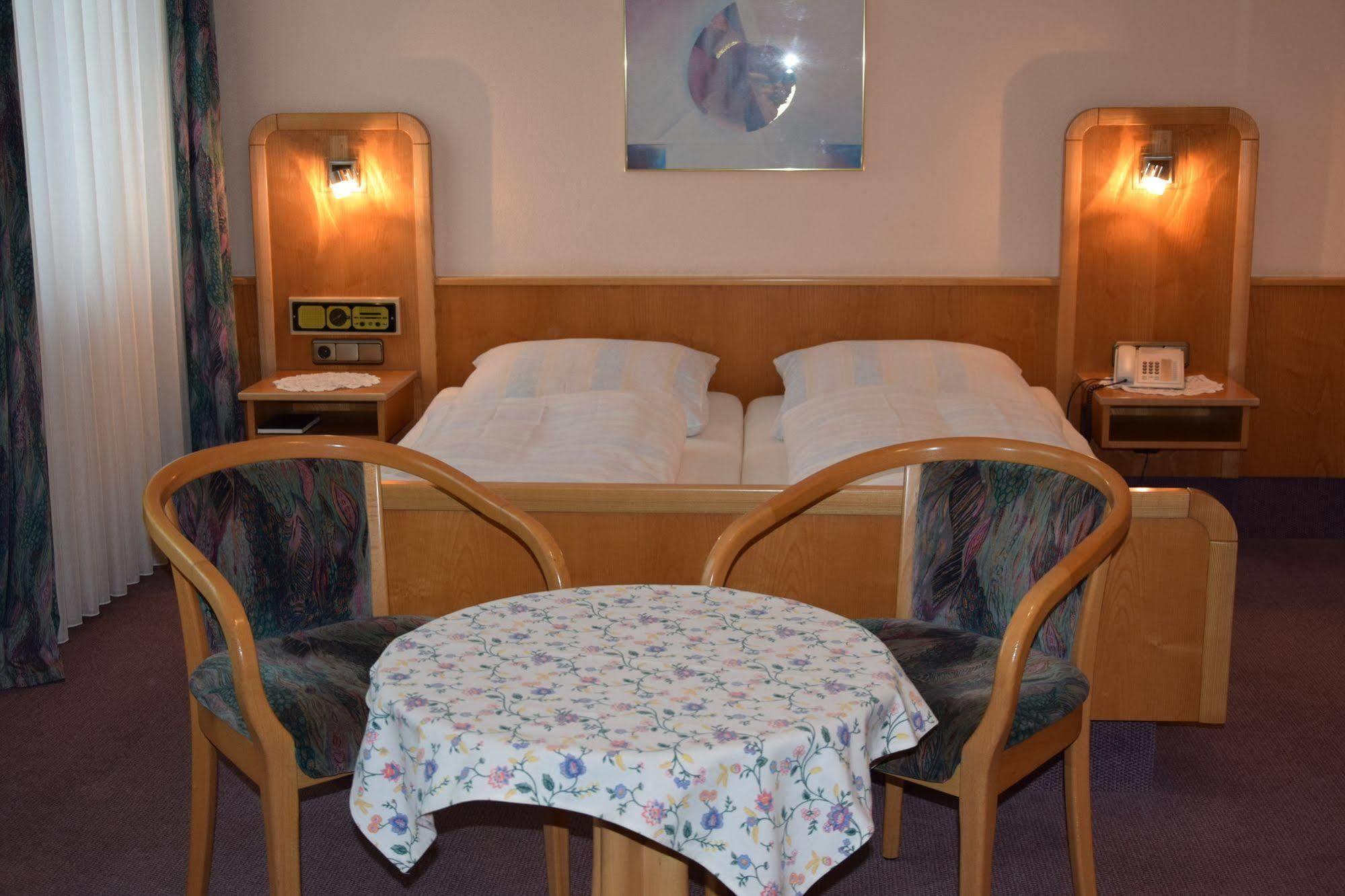 Hotel Gruener Baum Naila Экстерьер фото